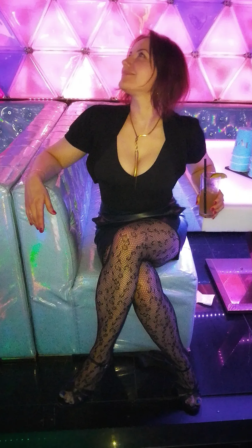 Maryna relaxing with drinks in the shiny blue booths at LVL Three Bar